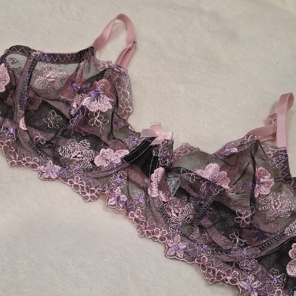 Lace Underwire Bra - Lavender and Black